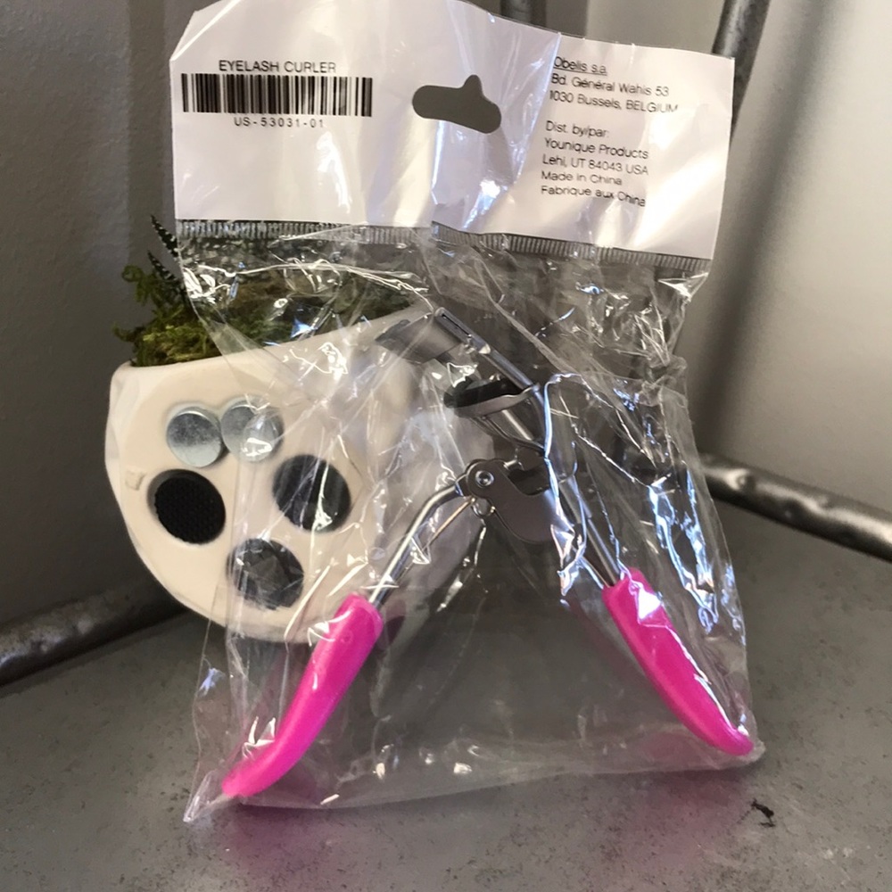 Younique Eye Lash Curler